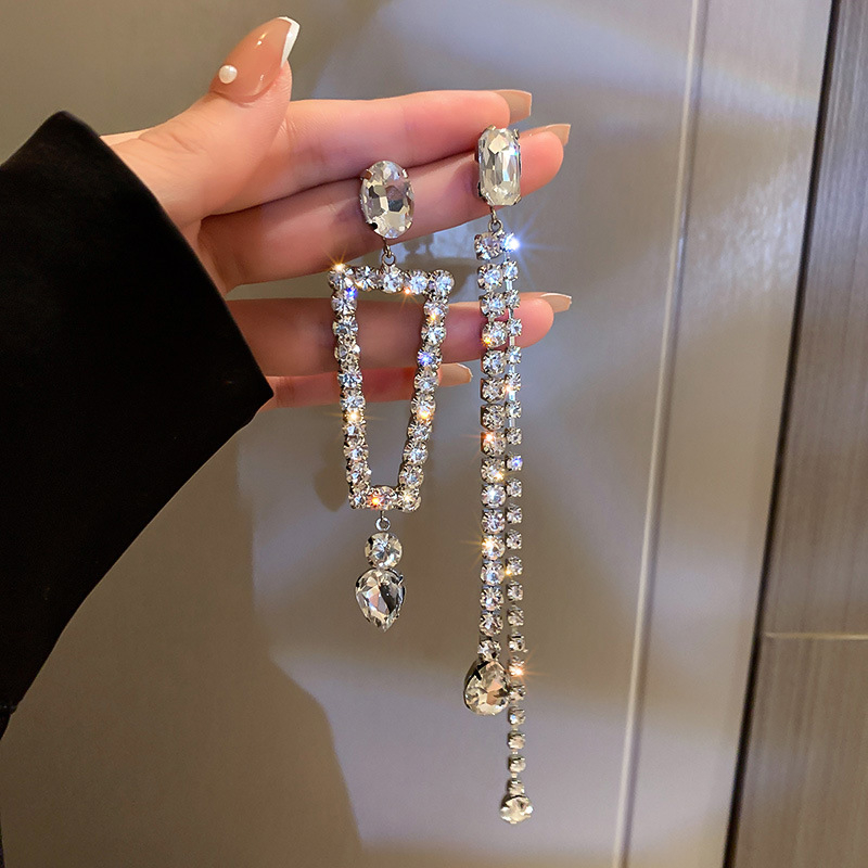 HE6516 Women's Exquisite Rhinestone Droplet Earrings Asymmetric Tassel Earrings
