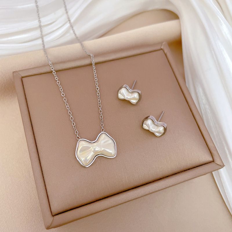 Titanium Steel Chain Shell Planet Pendant Necklace Micro‑Pave Cubic Zirconia Inlay Luxury Glamorous Women Clavicle Necklace Delicate Shiny Fashion Neck Jewelry Versatile Daily Dating Party Accessory Gift for Ladies
