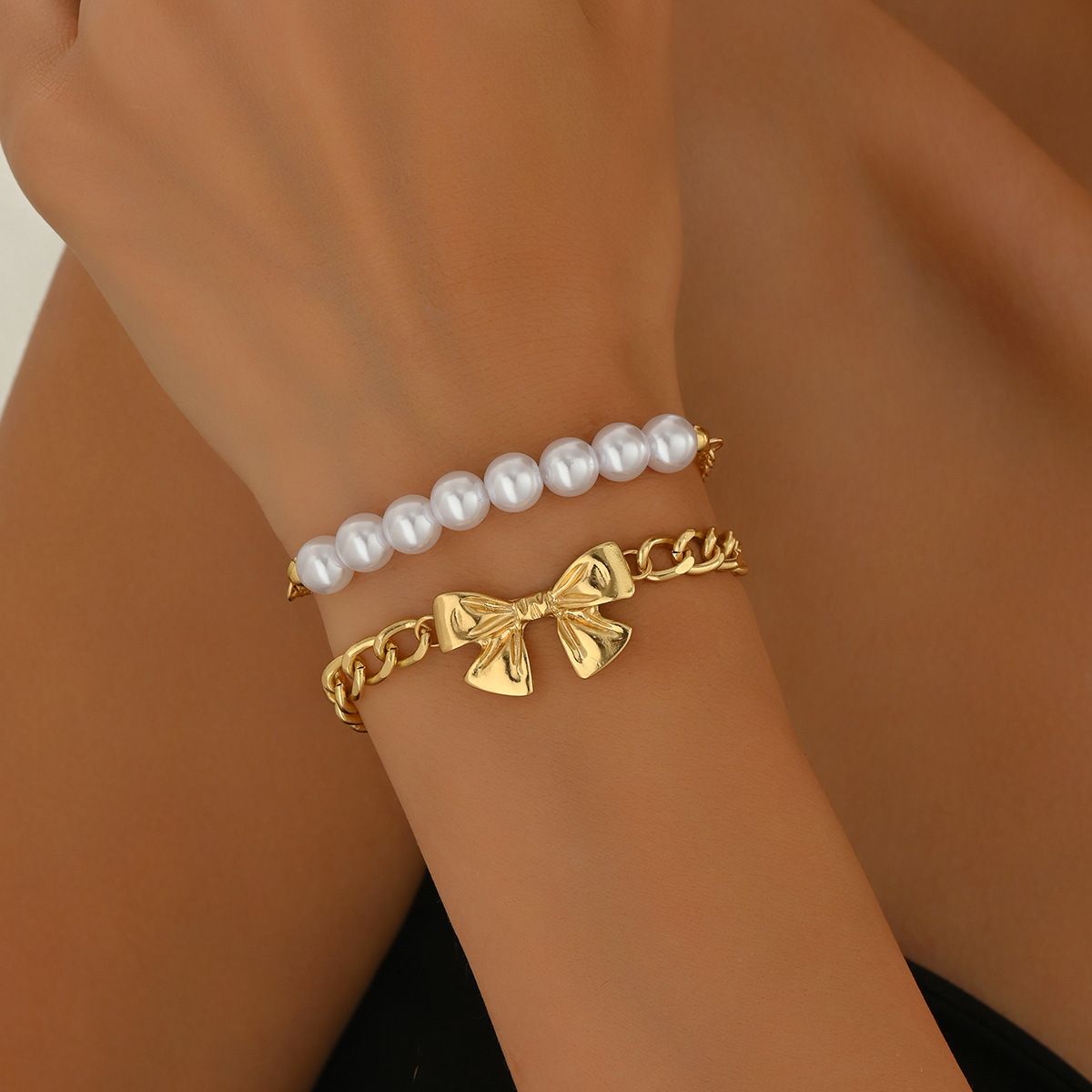 2-Piece Minimalist Gold Tone Bracelet Set, Delicate Bow Chain & Faux Pearl Strand Combo, Adjustable Extension Chain, Elegant Stackable Jewelry for Women’s Daily & Occasion Wear
