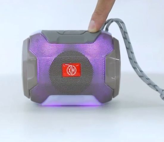 Wireless outdoor 5.0 Handy LED Flash Light Portable speakers Music surround Stereo Speaker A005