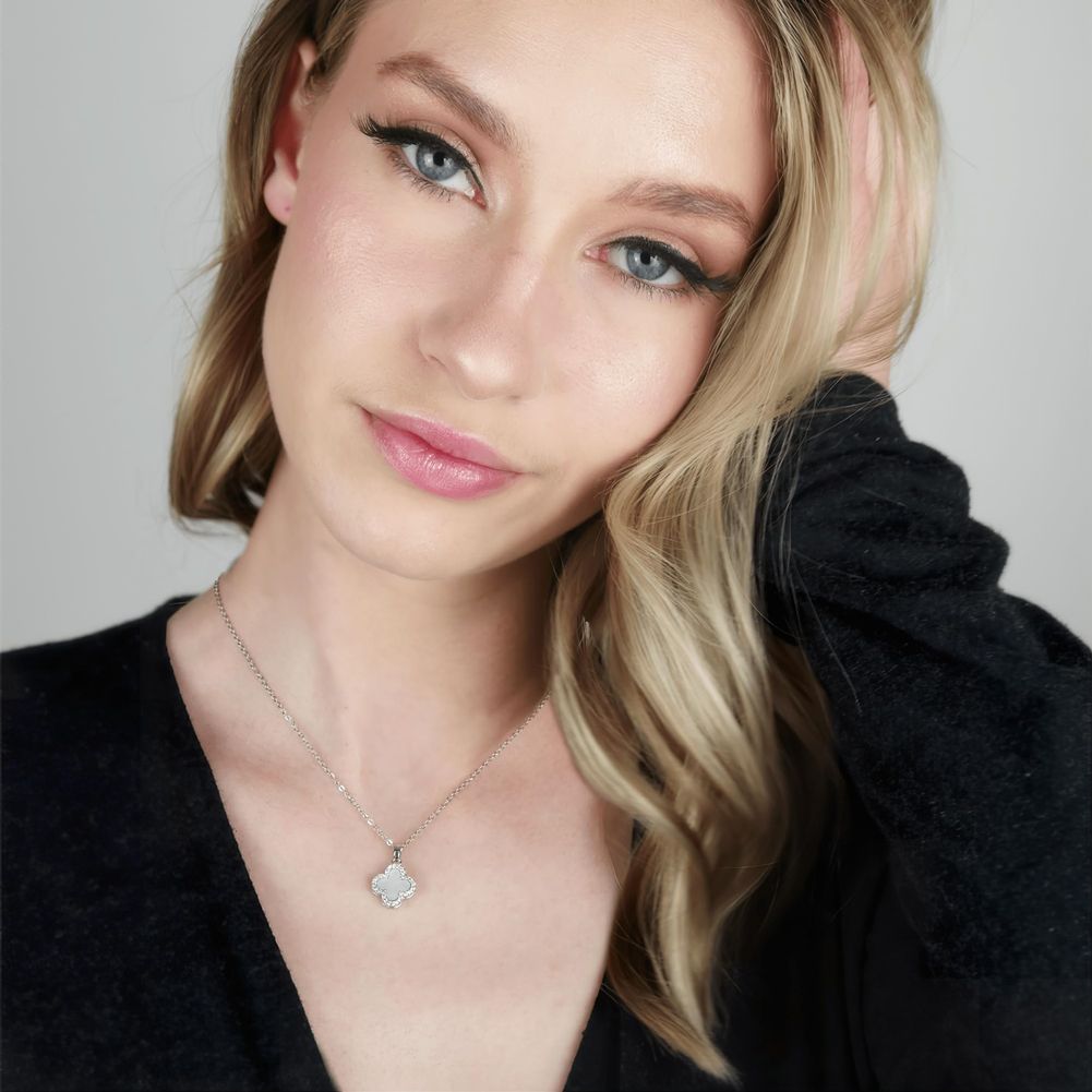 2 Side Crystal Clover Necklace for Women 18K Gold Plated Stainless Steel Four Leaf Lucky Pendant Black & White Cubic Zirconia Jewelry for Mother and Daughter