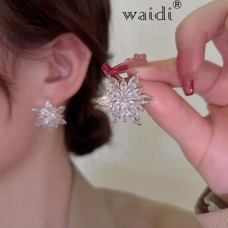Waidi Korean Earings Jewelry Rhinestone Flower Earrings Elegant Cute Statement Earrings For Women Stud Earrings 
