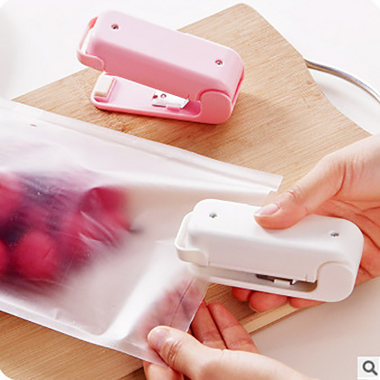 Mini Handheld Portable Heat Sealing Machine, Plastic Packaging Storage, Mini Sealing Machine Food Snack Sealing Machine for Kitchen Tools Easy to Seal