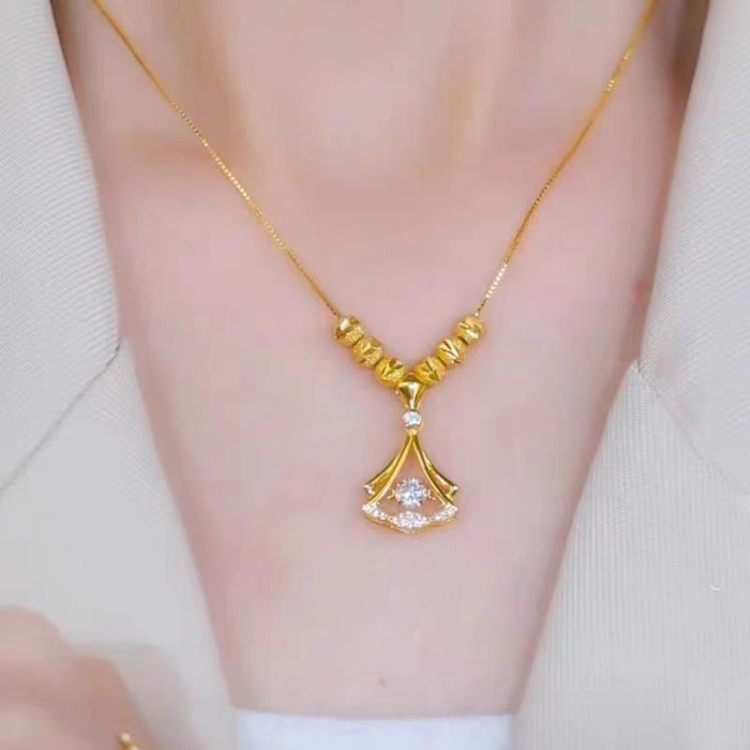 Golden Diamond inlay Ginkgo biloba leaves Pendant Women's style Simplicity Small skirt necklace jewelry Copper gilding Pendant Clavicular chain CRRSHOP female jewelry birthday gift 