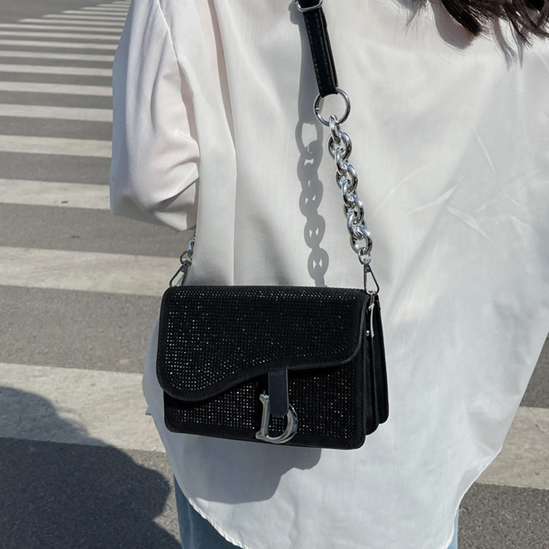 6821 Fashionable Auger Bags Women Handbags Metal Chain Ladies Hand Bags Women Pure Color Latest Hand Bags For Ladies