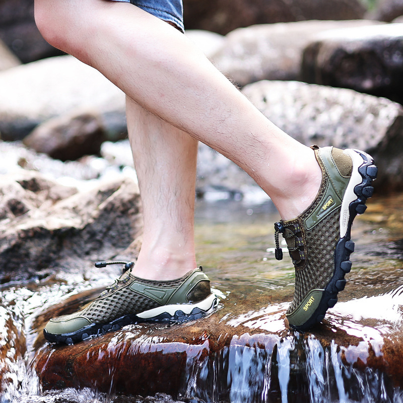 Trendy breathable waterproof Mountain Climbing Shoes Outdoor Trekking Sneakers for Mens and Boys