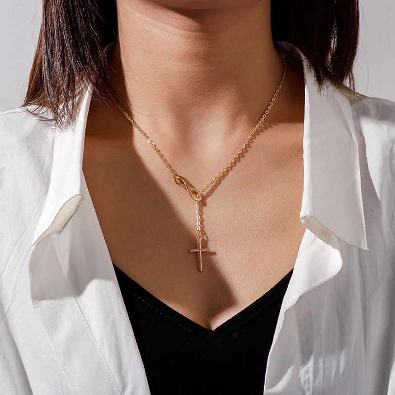 Necklace 8-shaped cross pendant jewelry, popular necklace for girls, fashionable and trendy collarbone chain CRRSHOP pendant necklace gold silvery