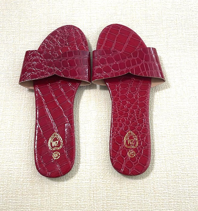 Ladies Mono Burgundy Maroon Crafted Textured Croc Skin Pattern Design Leather Low Heel Slippers