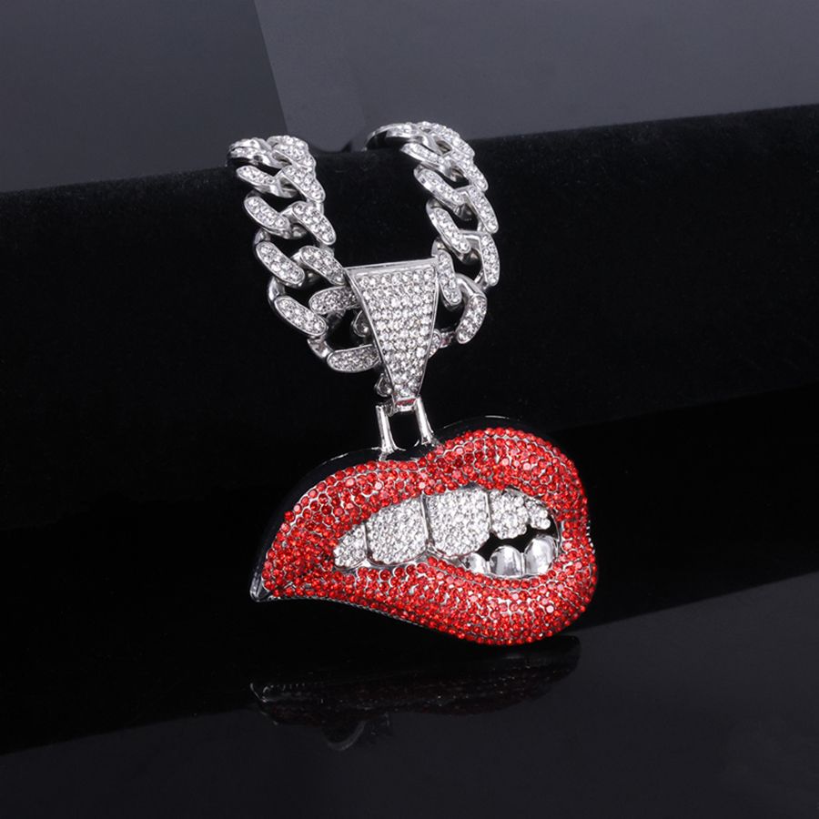 Powerful, cool, exaggerated street dance necklace accessories