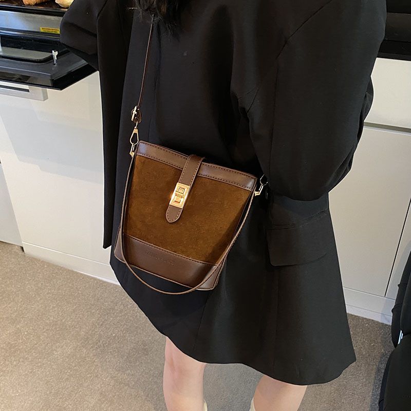 Miss DG 2025 new retro leopard print bag casual shoulder messenger bag