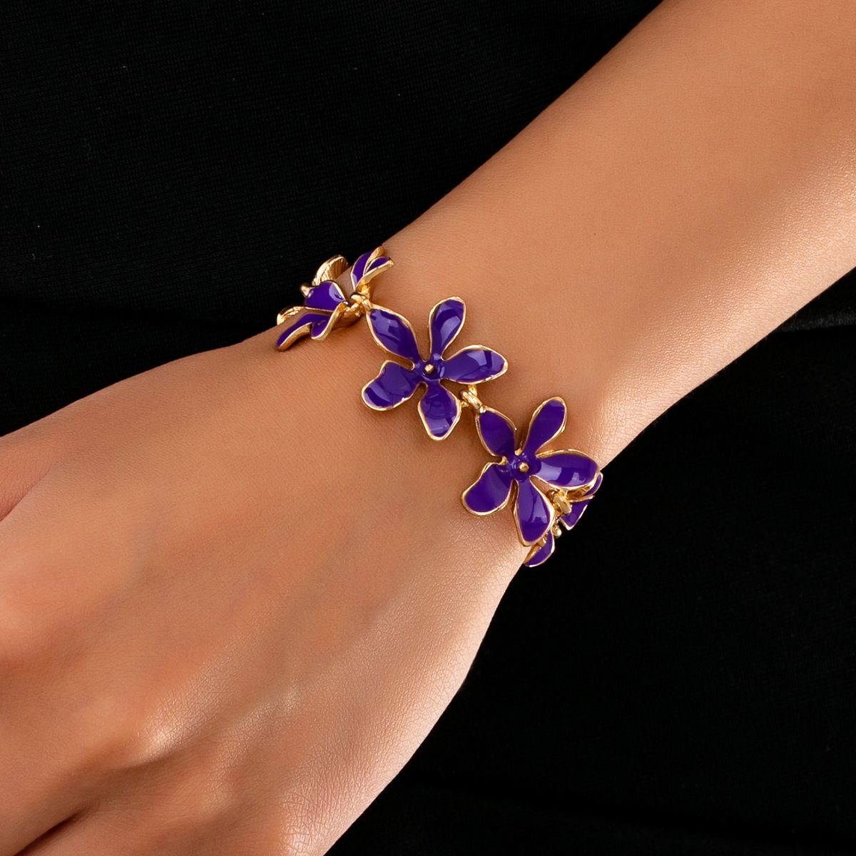 Vibrant Purple Enamel Flower Link Bracelet, Gold Tone Floral Chain with Adjustable Extension, Romantic Nature-Inspired Statement Jewelry for Women, Ideal for Daily & Formal Wear
