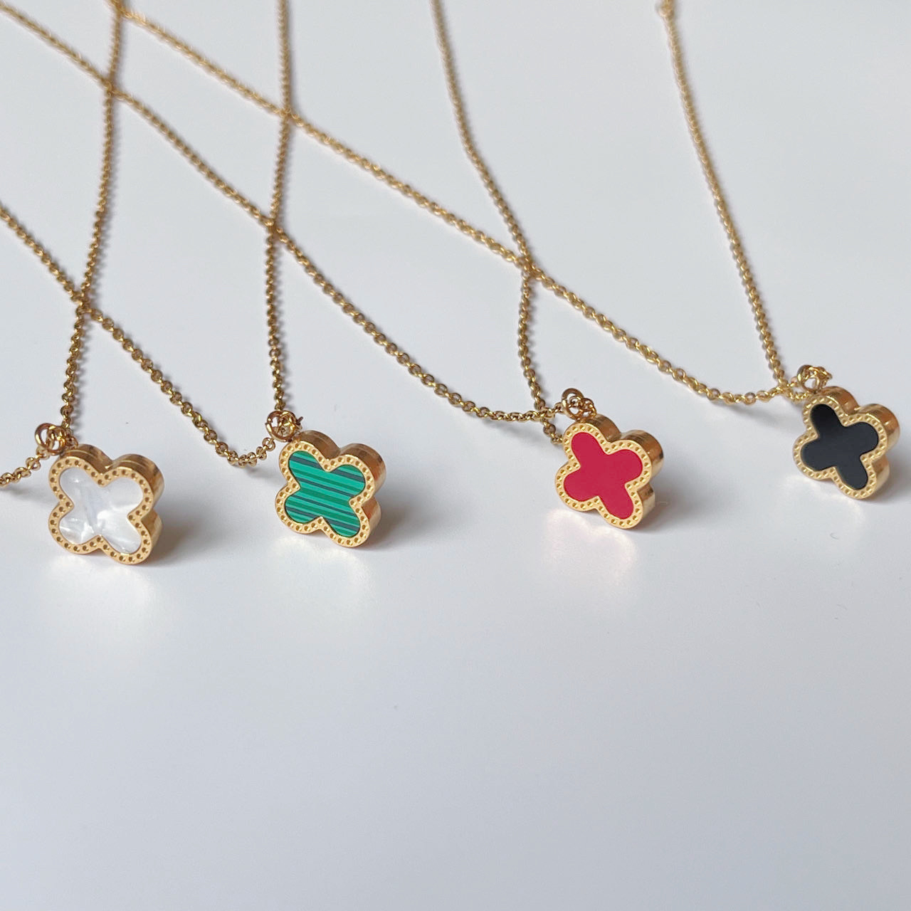 Women's Simple Fashion Lucky Four-Leaf Clover Classic Earrings and Necklace Jewelry Set