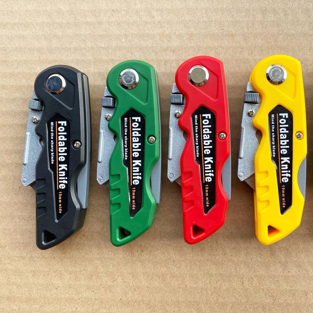 Box Cutter, 4-Pack Tough Folding Box Cutter for Heavy Duty Purpose, Razor Sharp Blade, Comfortable Handle, with Extra  Blades, Can cut Drywall, Sheet Plastic, Linoleum, Boxes, Rope