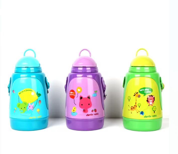 Children's large capacity 800ml water bottle with straw convenient long rope strap outdoor sports drop and leak-proof 