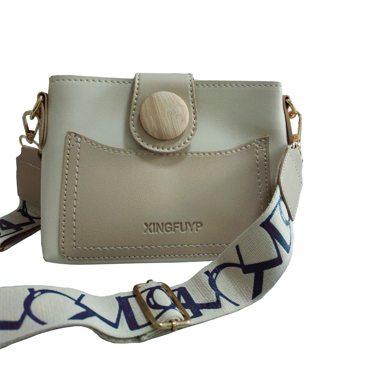 Fashion letter wide shoulder strap color Single Shoulder Messenger Bag with meticulous workmanship