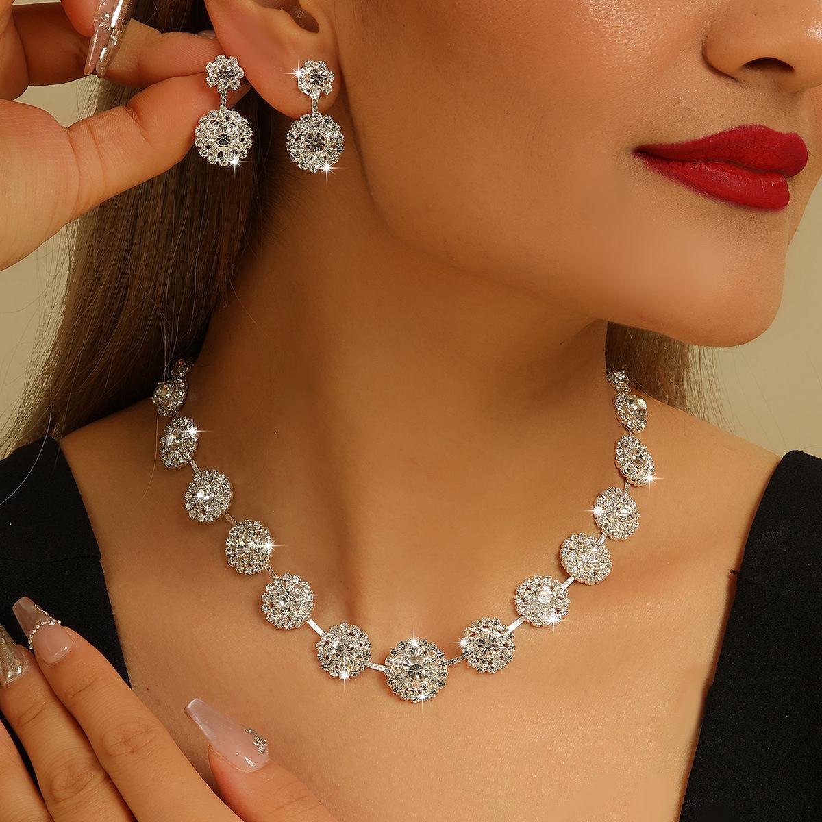 Eco-Friendly Luxurious Star-Themed 2-Piece Prong-Chain Rhinestone Jewelry Set, Adjustable Silver Collarbone Necklace Featuring Gradient Round Starburst Crystal Clusters, Matching Dual-Sized Star Cluster Stud Drop Earrings, Densely Inlaid Sparkling Cubic Zirconia, Glam Accessory Selection for Bridal Weddings, Birthday Celebrations, Dress-Up Parties, Formal Banquets, Prom Gatherings and Themed Photoshoots, Exquisite Long-Lasting Gift Jewellery to Elevate Women’s Outfits Across Numerous Special Events
