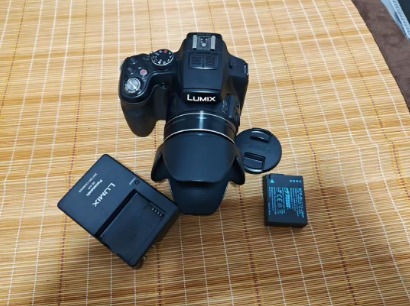 Panasonic fz200 telephoto camera with color 85, new equivalent 25-600mm f2.8, all functions intact