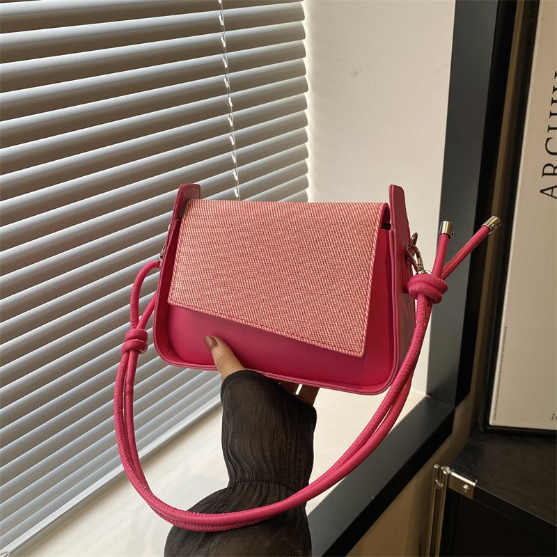 Retro handbag bag 2025 new style, personalized and beautiful casual small square bag, fashionable and niche design casual underarm bag