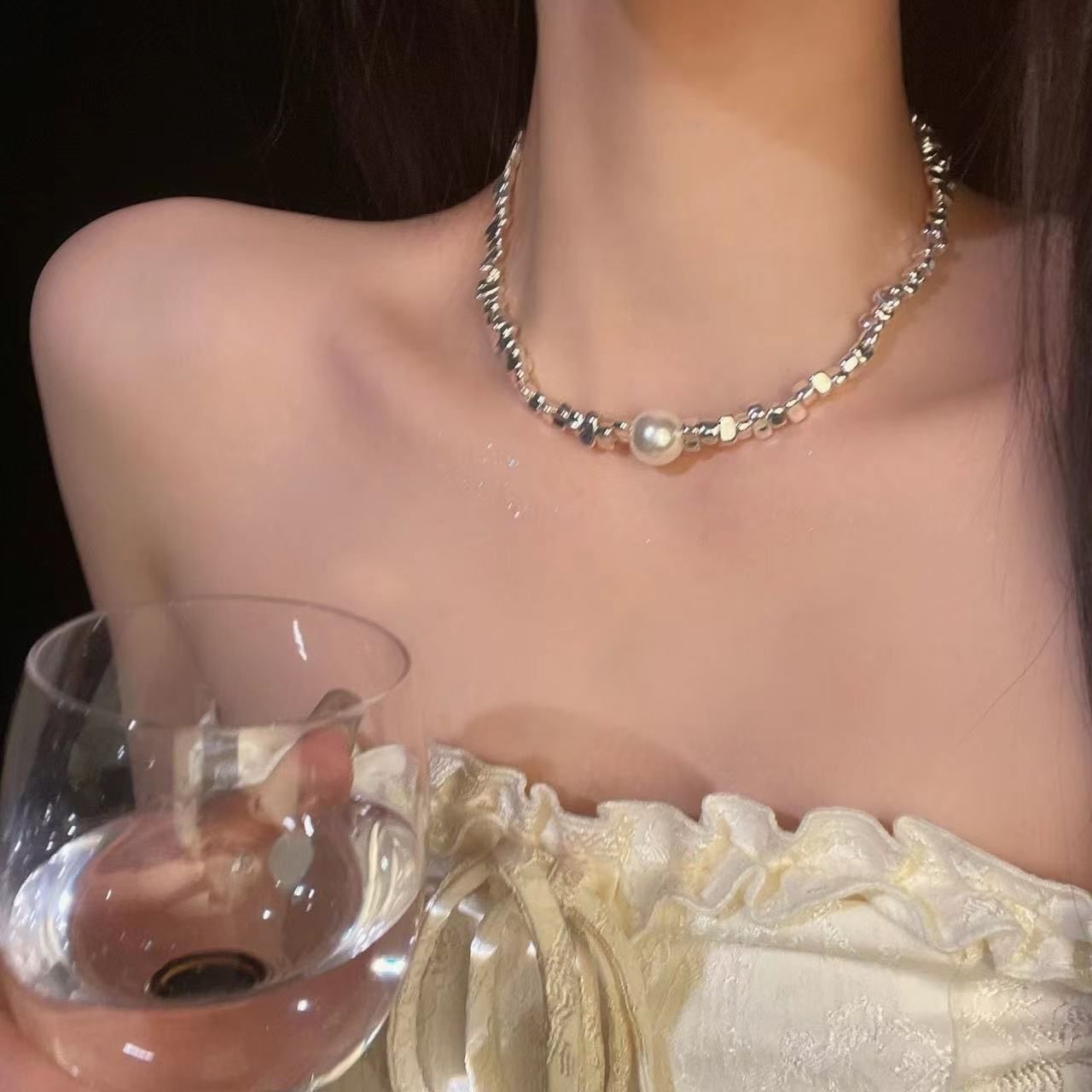 Various styles of fashion new pearl party necklace fashion high-end temperament clavicle chain net celebrity necklace clavicle chain niche dress accessoriesPearl + Silver Fragments