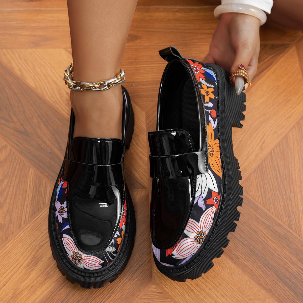 Large size Loafers 2025 new single shoe flower British style fashion single shoe temperament all match leather face women's shoes