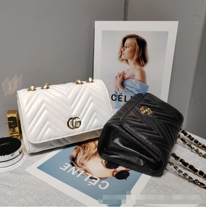 High-end Small Women's Bag Summer 2023 New Trendy Fashion Niche Handbag Diamond Chain Retro Square Bag