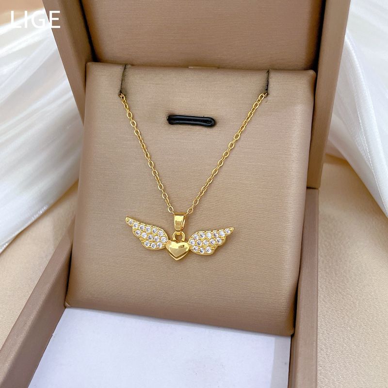 Titanium Steel Chain Angel Wing Heart Pendant Necklace Micro‑Pave Cubic Zirconia Inlay Dainty Luxury Women Clavicle Chain Shiny Fashion Neck Jewelry Versatile Daily Dating Party Elegant Accessory Gift for Ladies
