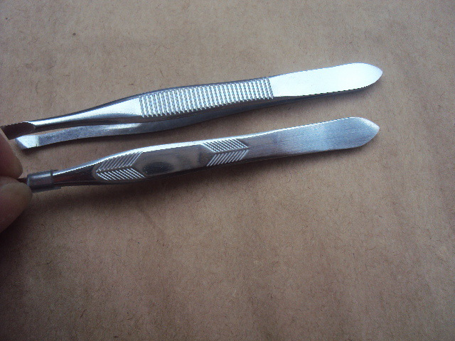 AKAKD 2PCS Stainless steel makeup beauty tools girls clip eyebrow tweezers oblique mouth eyebrow pliers oblique mouth plucking hair whiskers repair eyebrow clip