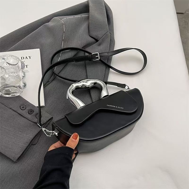 Fashion mini saddle bag, new stylish versatile crossbody bag, high-end unique handbag