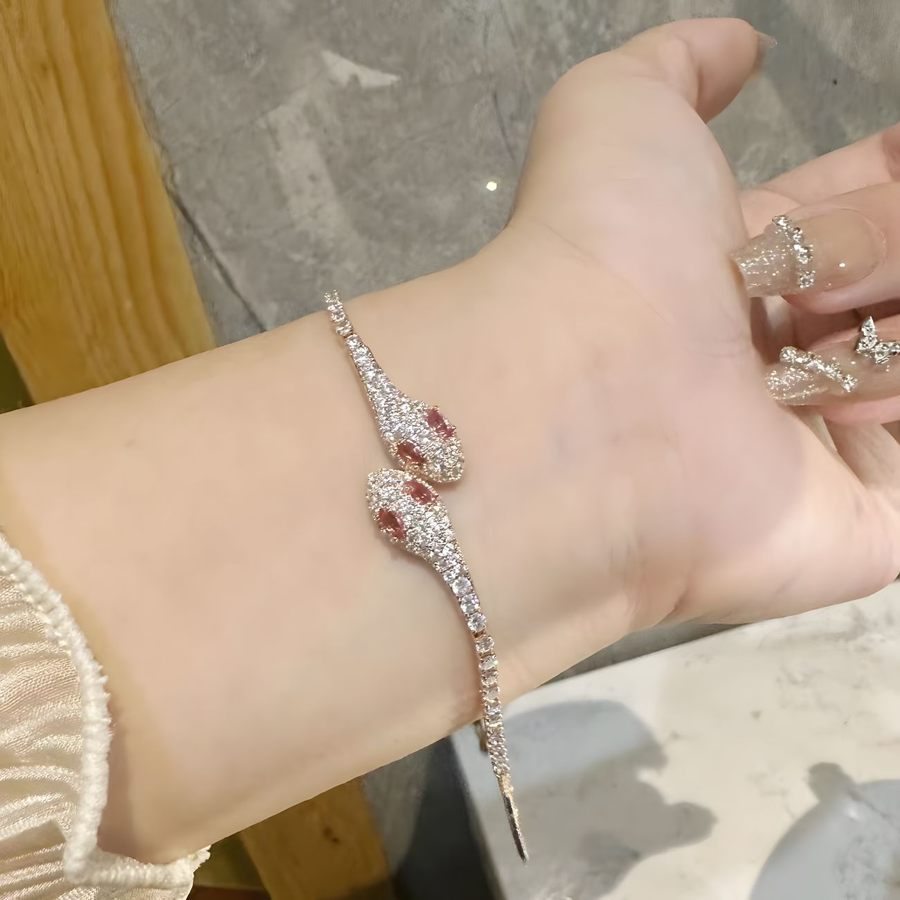 Little red book burst snake full of diamonds bracelet female niche design high-grade sense of unique hundred with hand accessories 2025 new