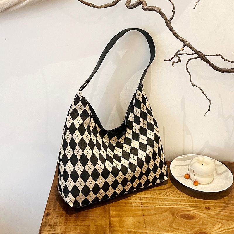 Tote bag female 2025 new fashion personality handbag shopping bag western style college students class shoulder bag