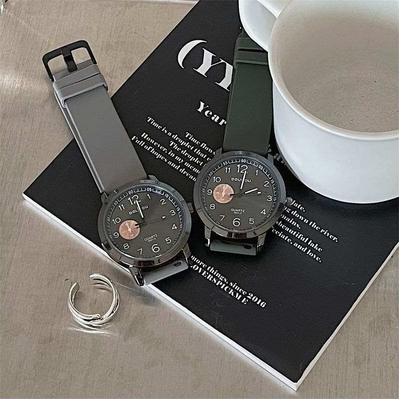 DK02 Watch Leisure and fashionable silicone strap wristwatch Quartz watch for men and women