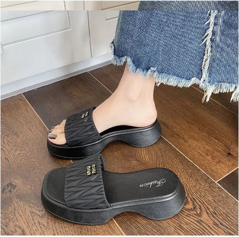 Black Cross-border hot 2024 new slippers women's summer wear thick bottom non-slip fashion all-match sandals women's foreign trade