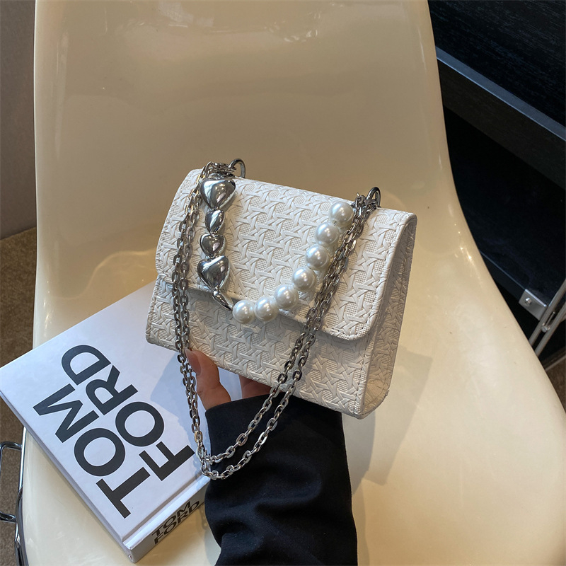 2023 New Personality Fashion Pearl Chain Bag One Shoulder Messenger Bag Casual Small Square Bag Trendy Women's BagWhite