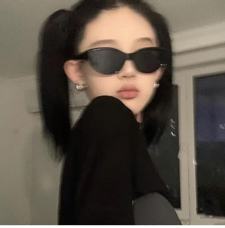 Jennie's same sunglasses for women, outdoor photography sunglasses, sun glasses, retro hot girl, cat eye glasses, small face glasses, European and American style