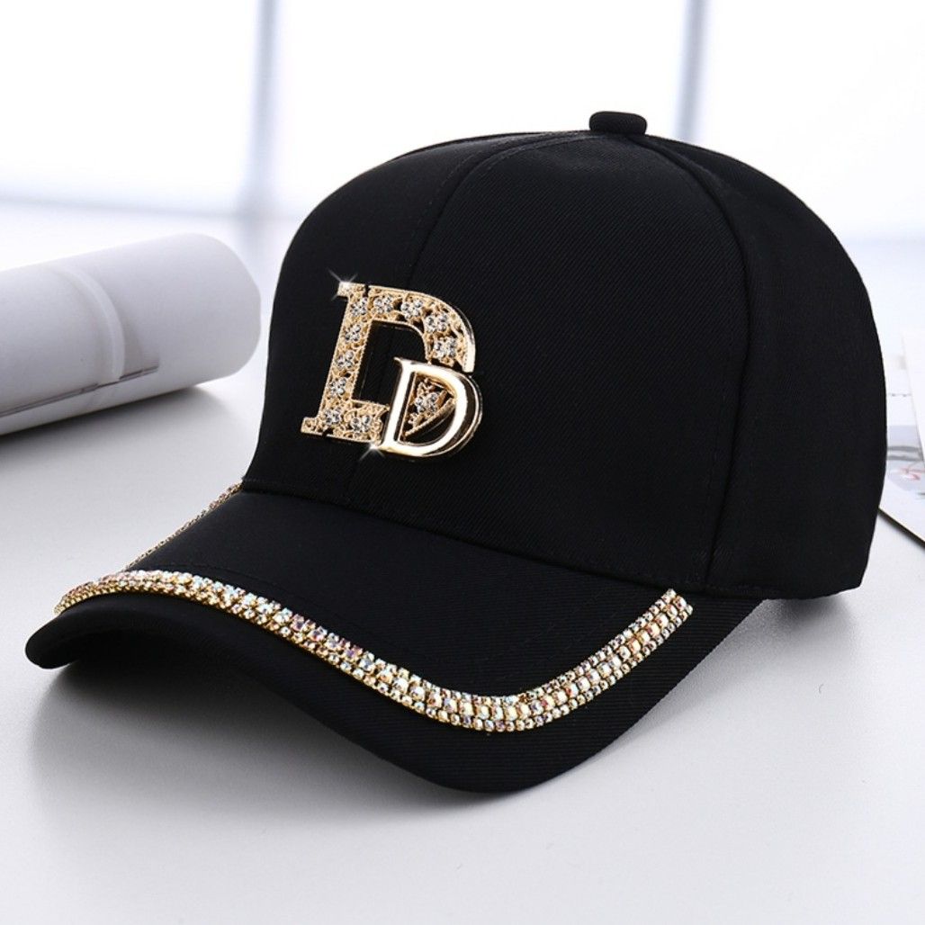  Fashion Korean‑style rhinestone decorated baseball cap for women, delicate bling ornament creates light‑luxury visual effect. Curved brim design helps modify face contour and presents face‑flattering effect. Breathable fabric fits summer wearing, providing sun‑shading performance for outdoor activities.