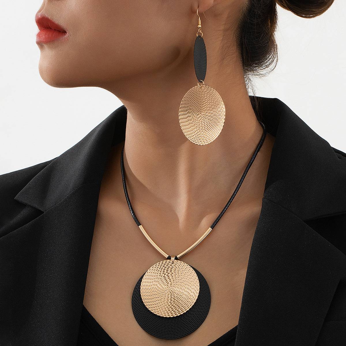 Elegant Double Layer Disc Pendant Necklace & Earring Set, Luxury Gold Tone Geometric Round Charm Jewelry, 47.5+6.5cm Adjustable Neck Chain, 6cm Statement Pendant, 10.2cm Drop Earrings, Styling Party Accessory, Perfect Valentine's Day Gift For Girlfriend, Sophisticated Daily Wear Neckpiece