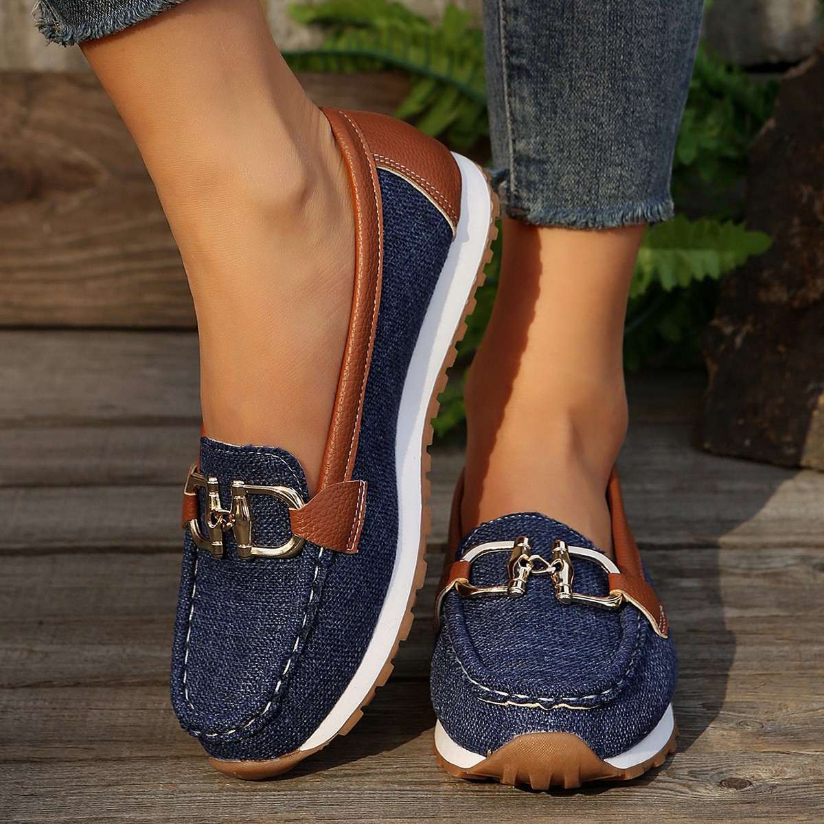 Flat-bottomed round-toe single-shoe women's 2025 spring new style, European and American export large-sized chain belt buckle women's shoes