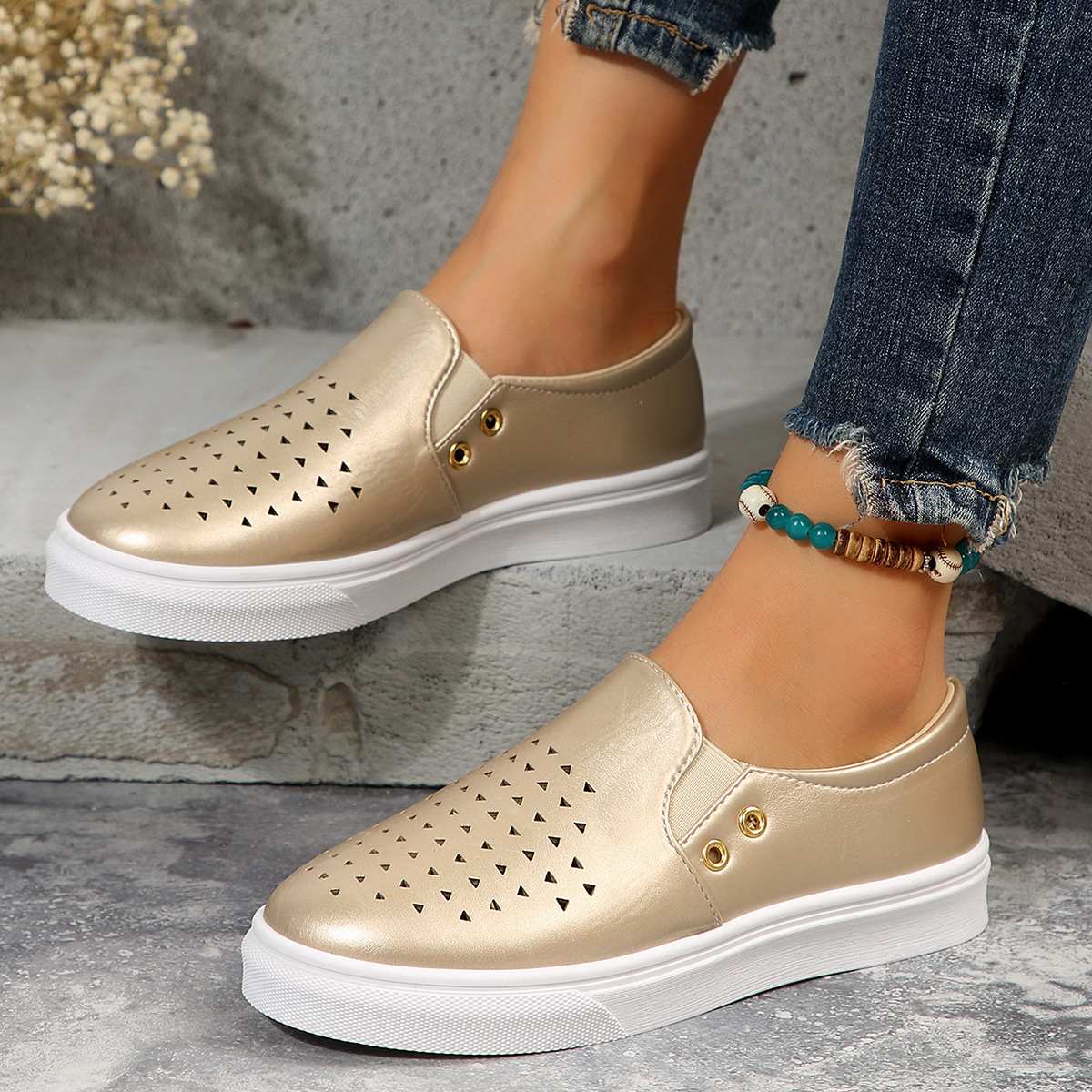 New hollow leather low set foot shoes for women cross-border breathable flat lazy loafers 695421