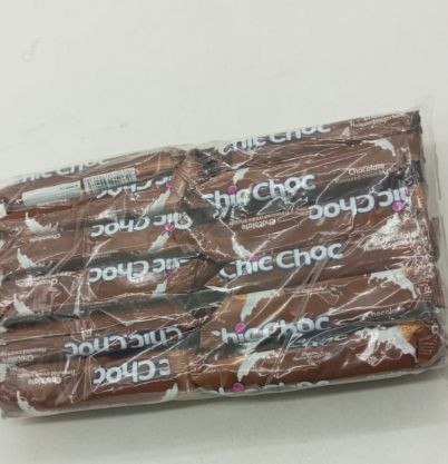 CHIC CHOC CHOCOLATE, MILK-FLAVOURED CREAM BISCUIT, STRAWBERRY 23g