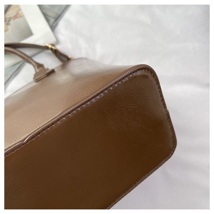 Miss DG 2025 new large-capacity commuter bag shoulder messenger bag fashionable simple handbag casual shopping bag