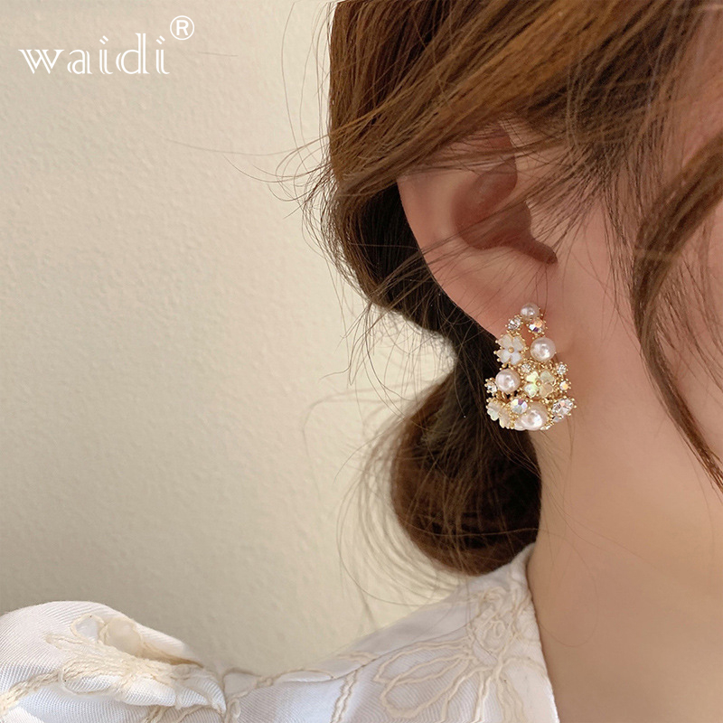 Waidi Large Gold Plate Stacked Flower Stud Earrings C-shape Korean High-end Pearl Earrings For Women Party Wedding Jewelry Gift 2021
