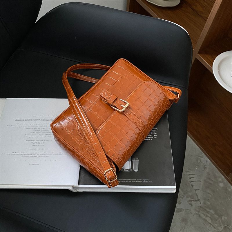 Women's Croc-Embossed Flap Crossbody Bag, 24.5x15cm Retro PU Leather Shoulder Bag with Adjustable Strap, Classic Satchel Purse for Daily & Casual Use
