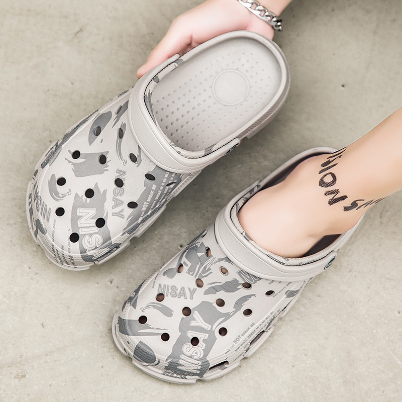 319 New Fashion Men's Non slip Breathable Hole Shoes Clogs EVA Summer  Clogs Shoes Beach Garden Men's Shoes