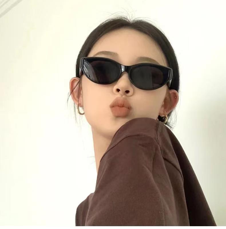 Jennie's same sunglasses for women, outdoor photography sunglasses, sun glasses, retro hot girl, cat eye glasses, small face glasses, European and American style