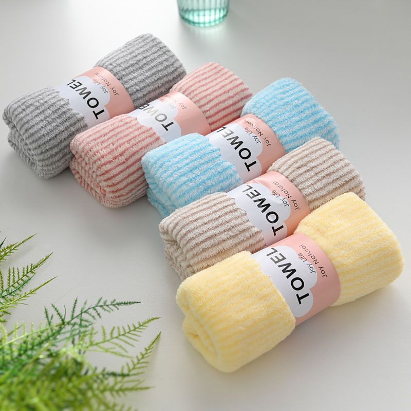 Men and women adult couple style coral fleece quick-drying absorbent towel. The plush fabric is soft and has a faster absorption rate than pure cotton towels. It can be used as a face towel, hair drying towel, or bath towel.