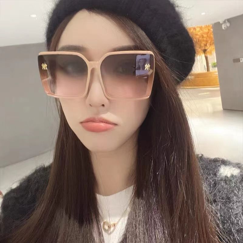 9938 Women's New Fashion Square Frame Sunglasses Sunscreen Sunglasses