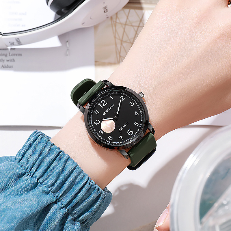 GJ080 Watch Leisure and Fashionable Silicone Strap Wristwatch Quartz Watch for Men and Women