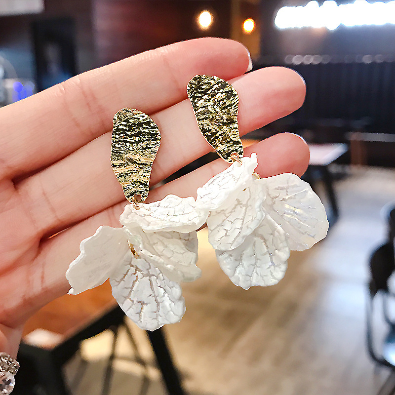 132 Women's Simple Long Shell Flower Earrings Versatile Fringed Earrings