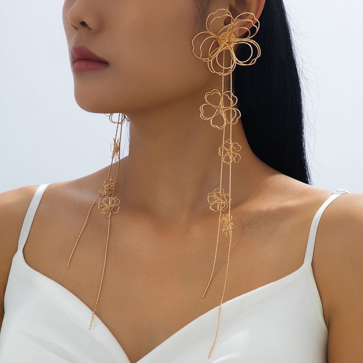 French Style Gold Floral Wire Tassel Earrings, 31cm Long Layered Flower Chain Drop Earrings, Elegant Lightweight Statement Jewelry for Women
