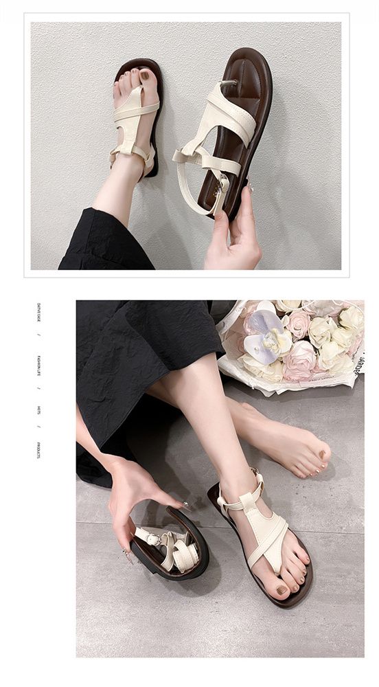 Clip-toe casual flat sandals for women to wear 2025 summer new round - toed buckle flat Roman shoes